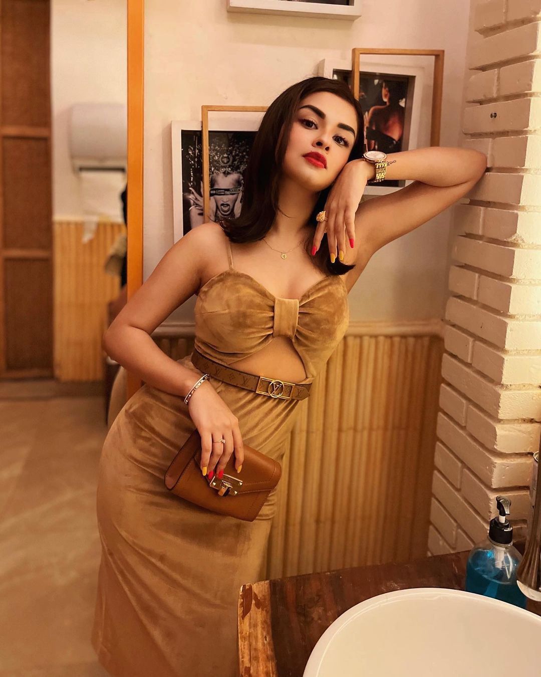 इंटरनेट सेंसेशन अवनीत कौर ये हॉट तस्वीरें हुई वायरल