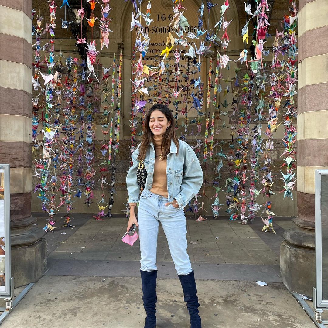 अनन्या पांडे ने शेयर की हैप्पी फोटोज, अपनी गर्ल गैंग को मिस कर रही हैं एक्ट्रेस