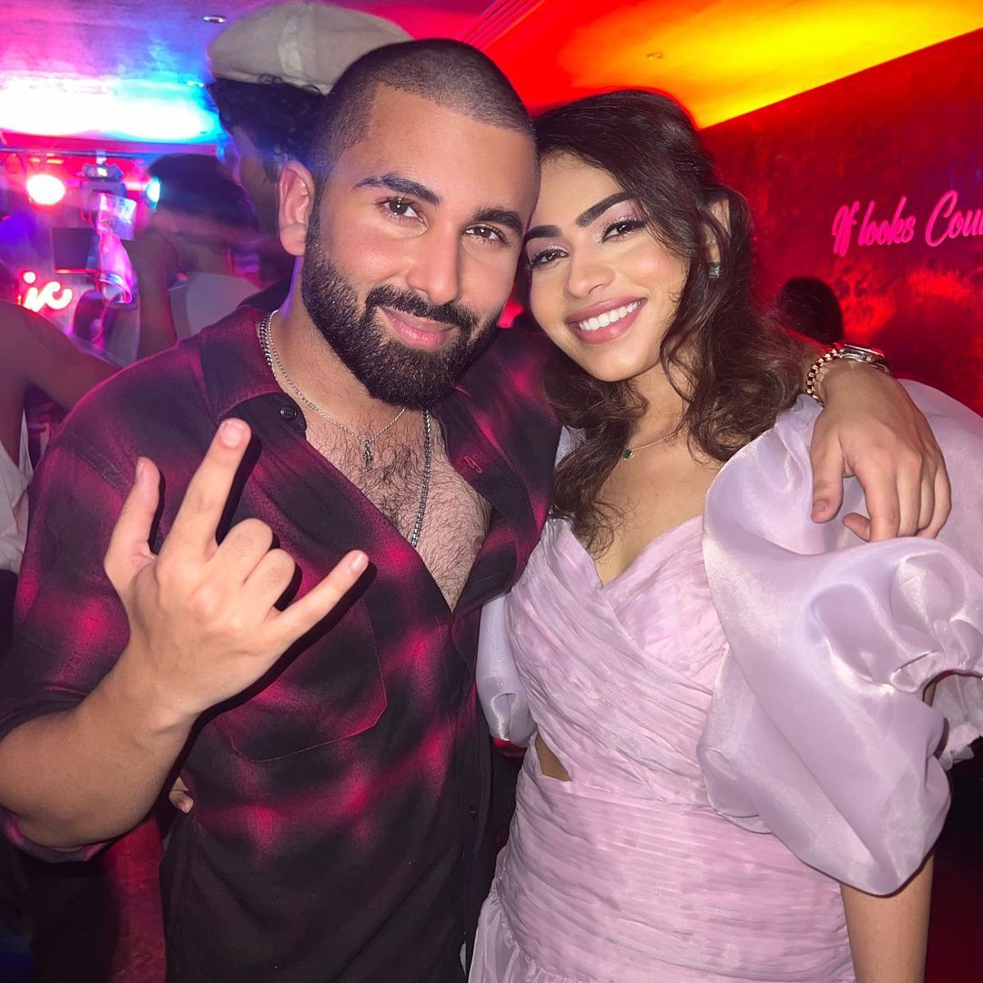 दोस्त की पार्टी में इस मूड में दिखीं भूमि पेडनेकर, जाह्नवी-न्यासा की ग्लैमरस फोटोज भी आउट