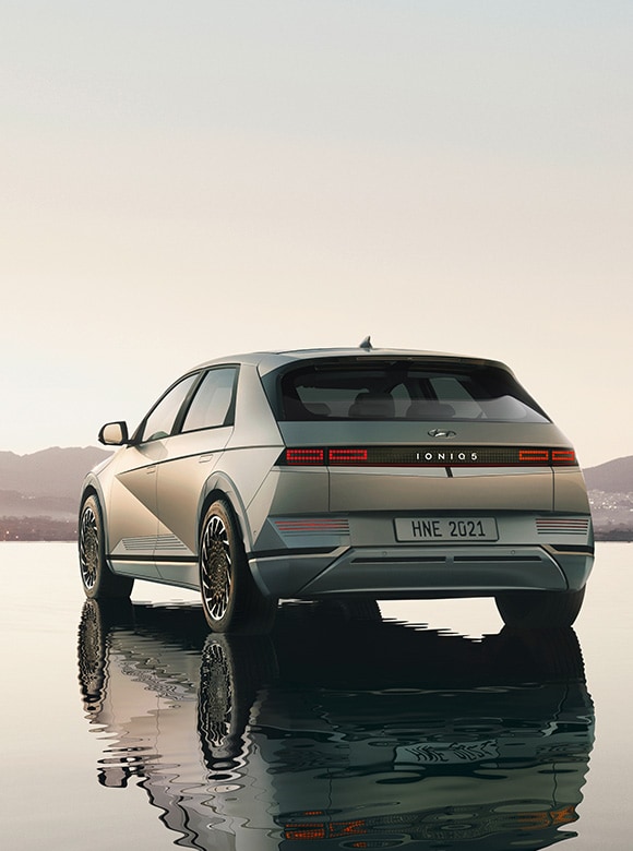 Hyundai IONIQ 5: हुंडई ने पेश की 450km से ज्यादा रेंज वाली इलेक्ट्रिक कार, जानिए कब होगी लॉन्च