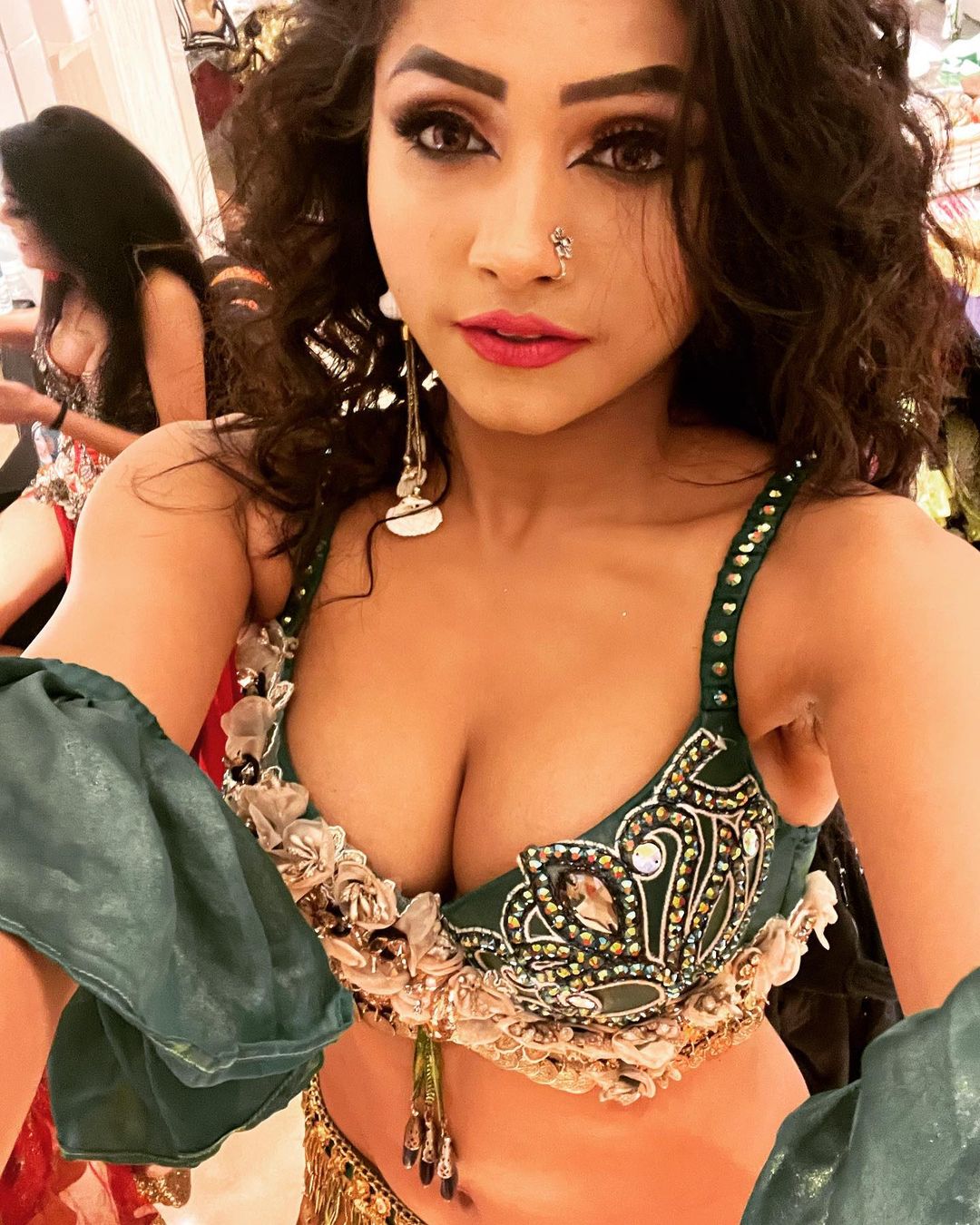 Shweta Sharma का कातिलाना अंदाज देख उड़ जाएंगे आपके होश