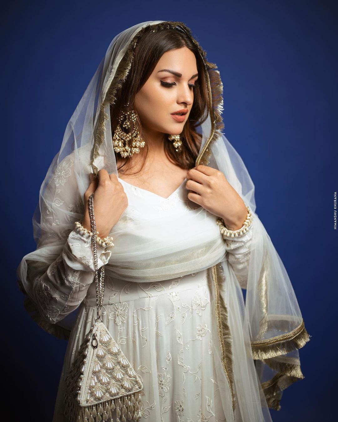 हिमांशी खुराना ने ईद से पहले करवाया ये बेहद खास फोटोशूट, तस्वीरें देख दीवाने हुए फैंस