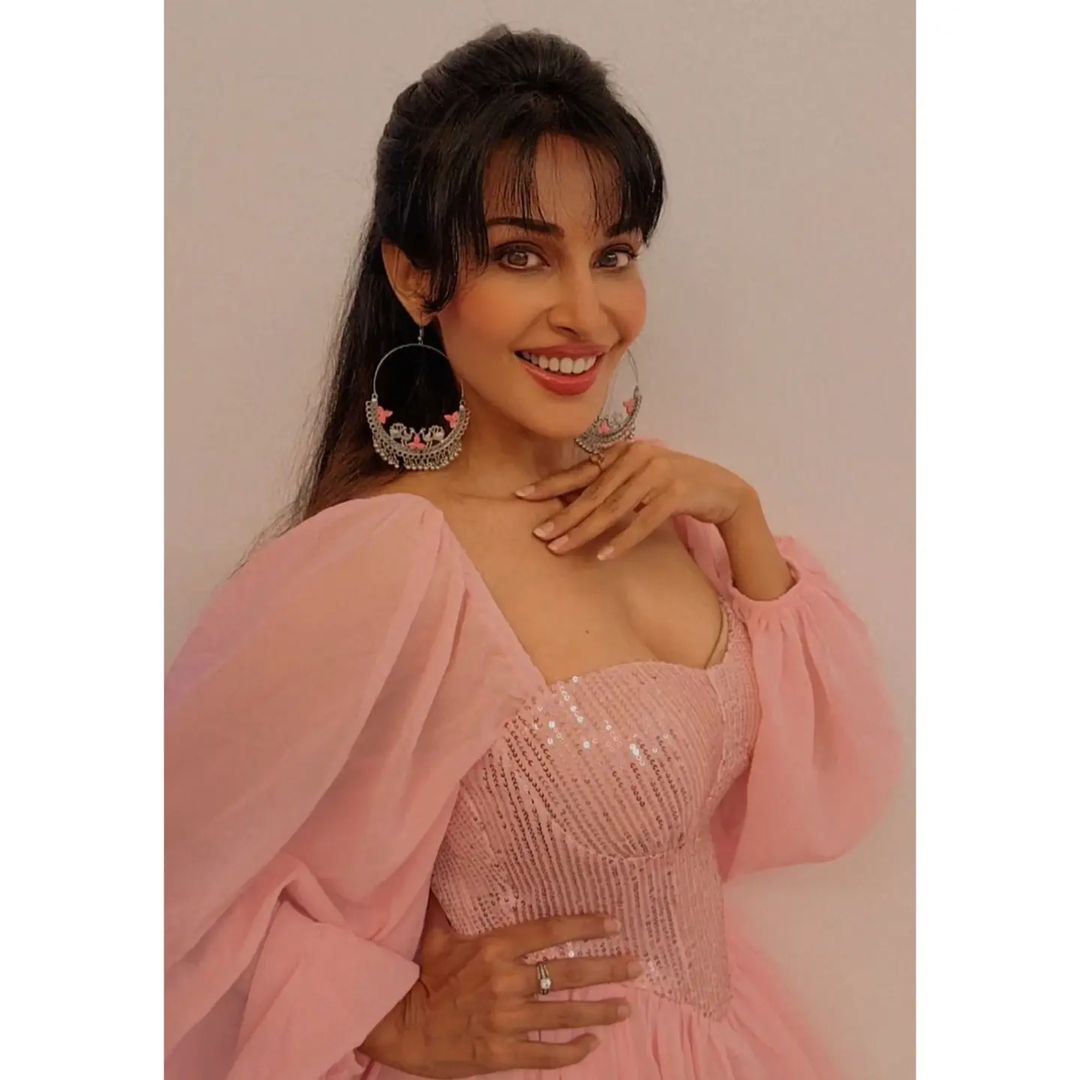 गंदी बात फेम फ्लोरा सैनी हो चुकी हैं बॉडी शेमिंग का शिकार, अब देखिये खूबसूरत फोटो