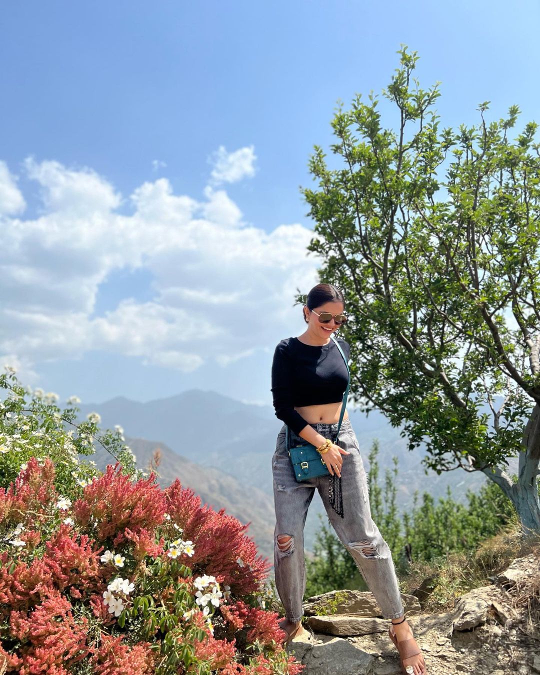 खूबसूरत वादियों में झूमती नजर आई रुबीना दिलैक