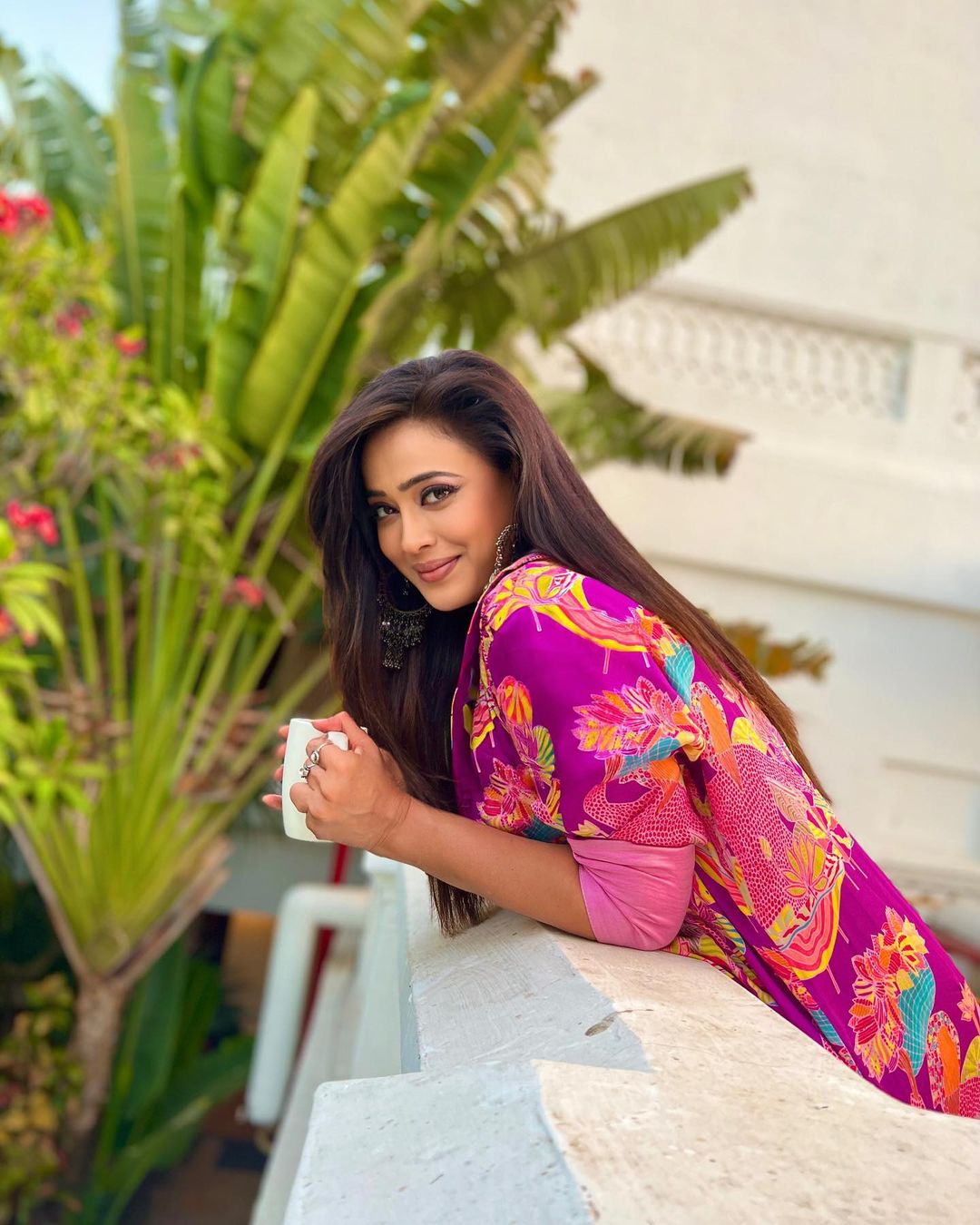 श्वेता तिवारी ने लेटेस्ट फोटोज में नजरे उठते ही फैंस को किया घायल