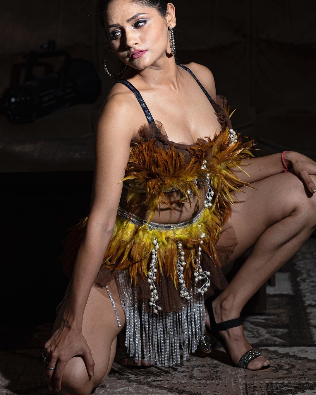 श्वेता शर्मा के गोल्डन बिकिनी लुक ने उड़ाए फैन्स के होश, वायरल हुई तस्वीरें