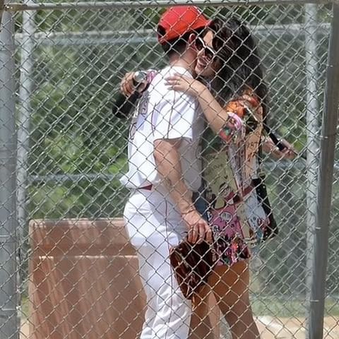 बेकाबू हुए जा रहे हैं Nick Jonas और Priyanka Chopra, बीच पिच पर करने लगे ये सब