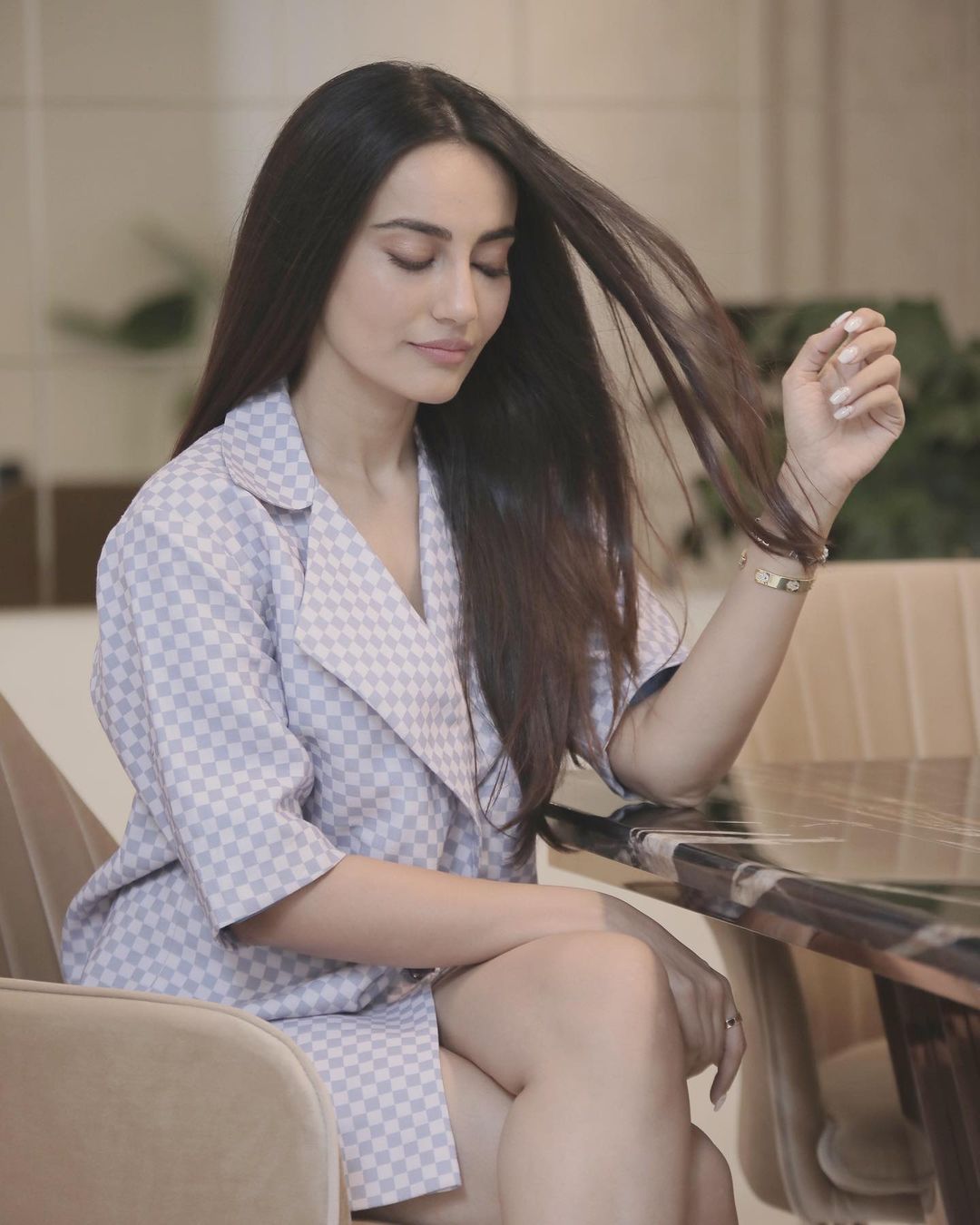 लैवेंडर ब्लेजर पहन सुरभि ज्योति ने जीता दिल, कातिल निगाहों ने चुराई महफिल