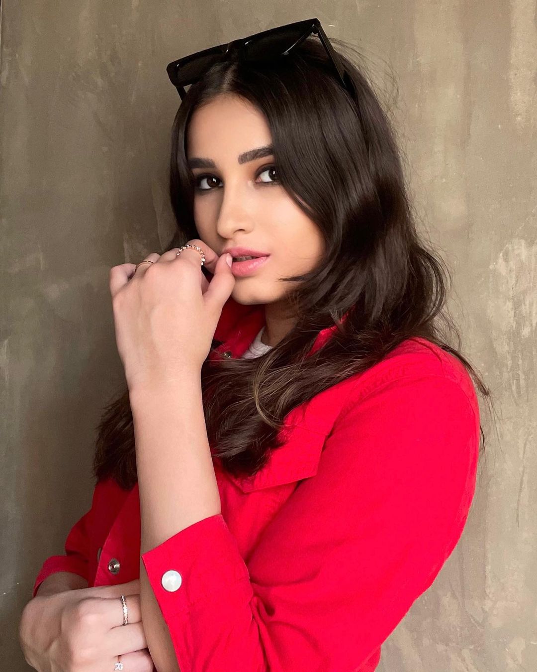 रवीना टंडन की बेटी की ग्लैमरस तस्वीरें देखते ही दीवाने हुए फैंस