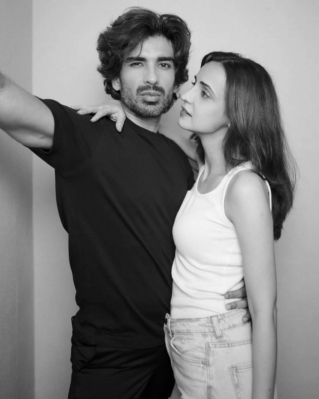 सनाया ईरानी ने मोहित सहगल संग दिए कातिलाना पोज