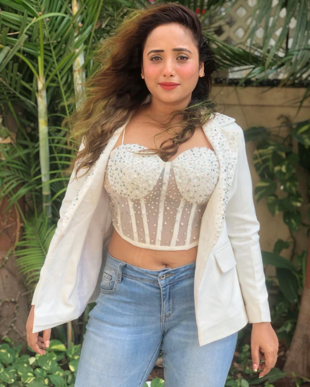 Rani chatterjee Latest Photos: ट्रांसपेरेंट टॉप में रानी चटर्जी ने दिखाया टोन्ड फिगर, कातिलाना लुक ने किया फैन्स को घायल