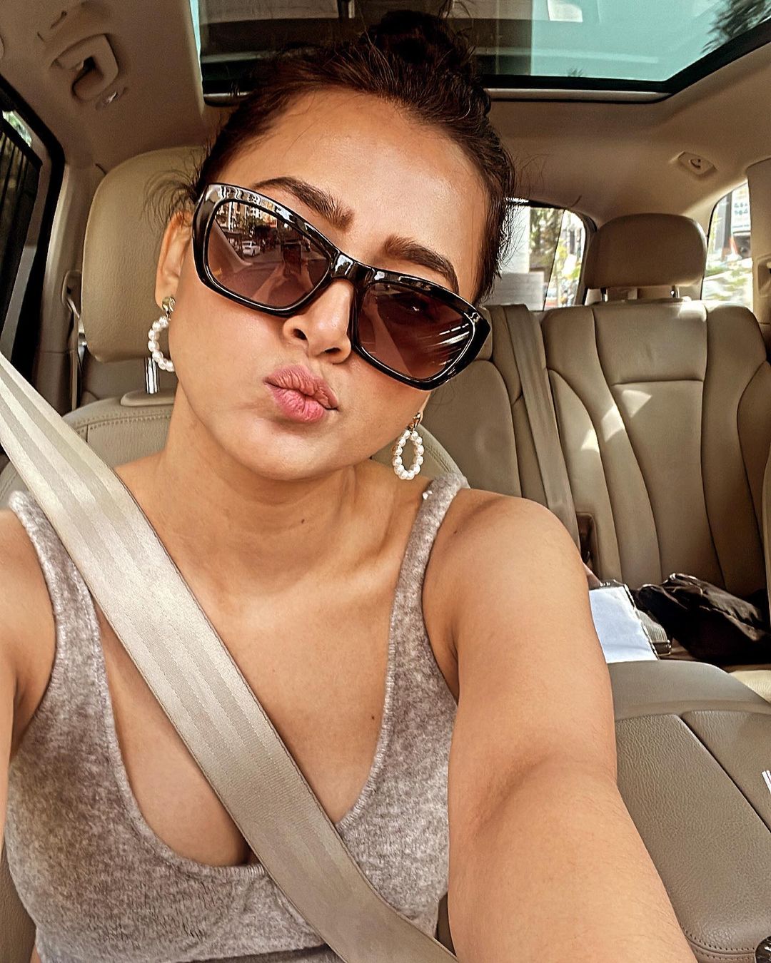 Tejasswi Prakash के नो-मेकअप लुक से बढ़ाया इंटरनेट का पारा, खूबसूरती देख फैंस हुए मदहोश