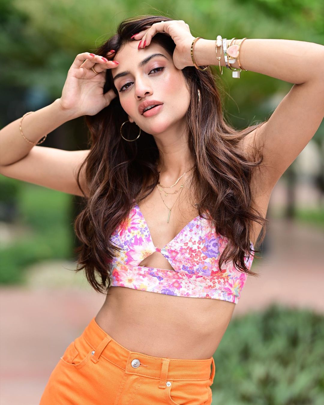 TMC सांसद नुसरत जहां ने ब्रा में दिखाया बोल्ड अवतार, तस्वीरें देख नहीं हटेगी नजर