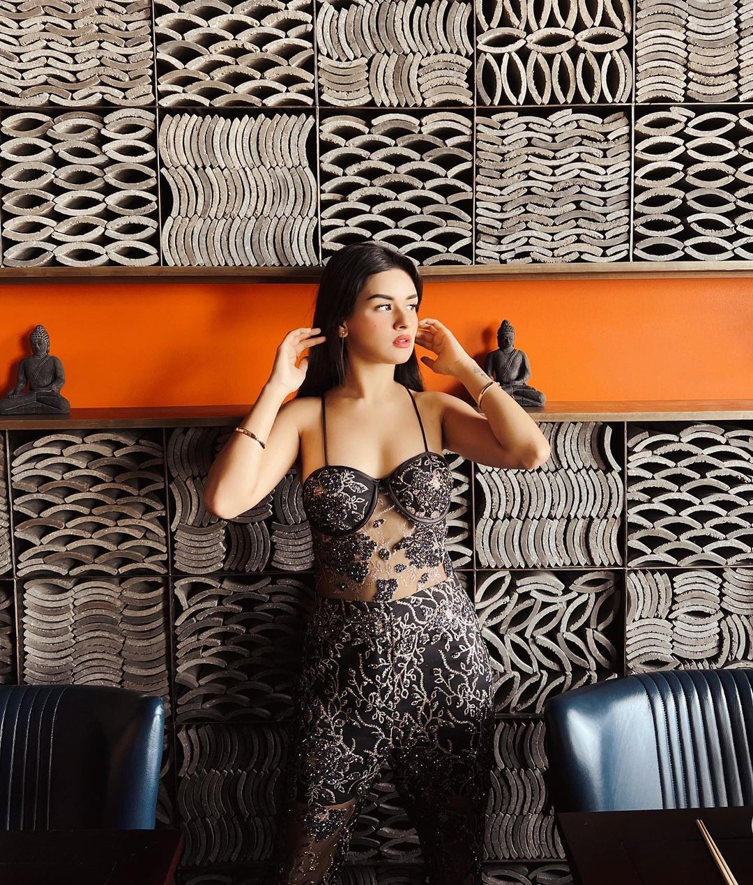 Avneet Kaur की ग्लैमरस अदाओं से बढ़ाया सोशल मीडिया का तापमान