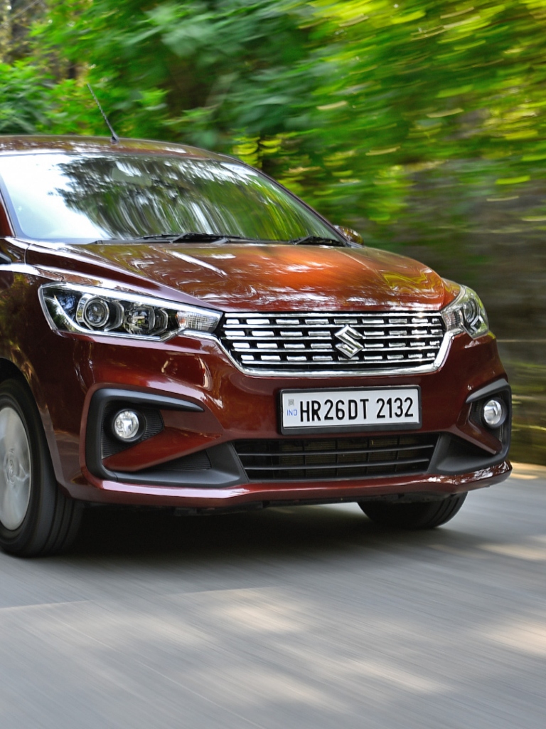 कर रहे फैमिली के साथ घूमने का प्लान तो कार की ना लें टेंशन, महज 1 लाख पेमेंट में घर लाए अर्टिगा 7 सीटर कार