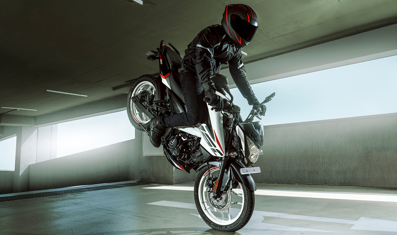 नए अवतार में बजाज पल्सर की धाकड़ इंट्री, लुक और डिजाइन कर देगा दिवाना