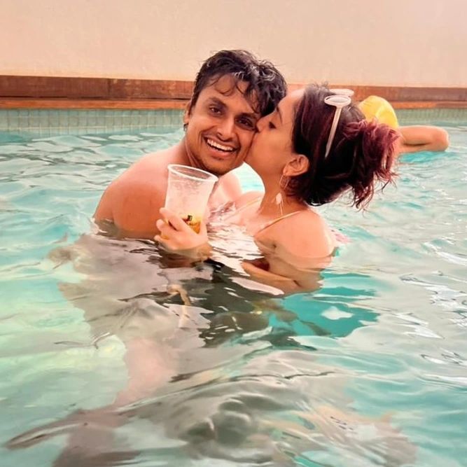आमिर खान की बेटी ने पार की हदें, पूल में बॉयफ्रेंड के साथ करने लगी गन्दी हरकते