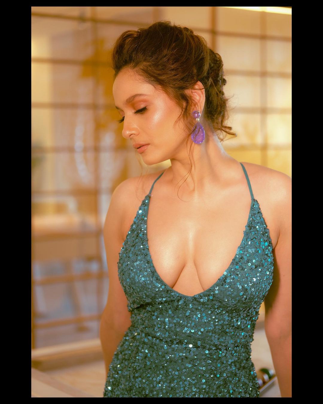 अंकिता लोखंडे ने पति संग दिए हॉट पोज, देखें बोल्ड फोटो