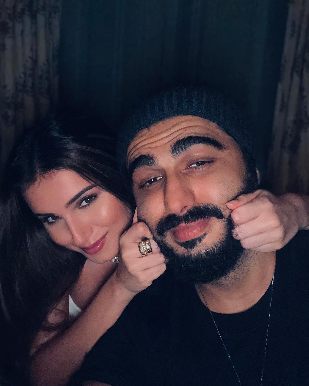 Arjun Kapoor ने Tara Sutaria संग शेयर कर दी ऐसी तस्वीरें, रोमांटिक केमिस्ट्री देख Malaika Arora को हो सकती है जलन