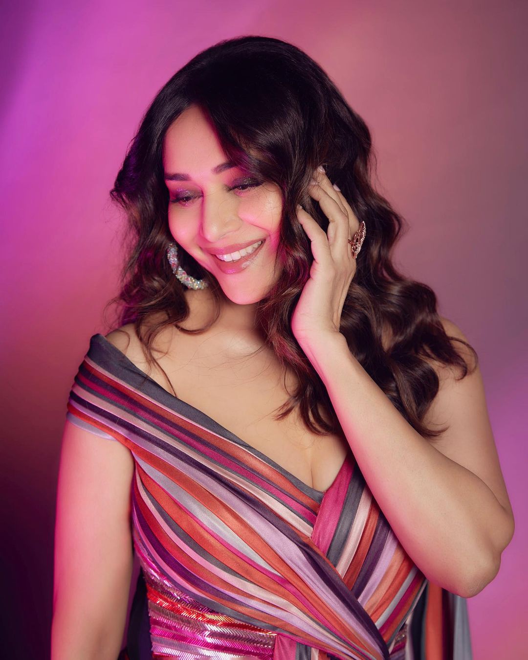 लहंगा-चोली में माधुरी दीक्षित ने गिराईं बिजलियां, फोटो में खूबसूरती देख आप भी कहेंगे-‘क्या बात’