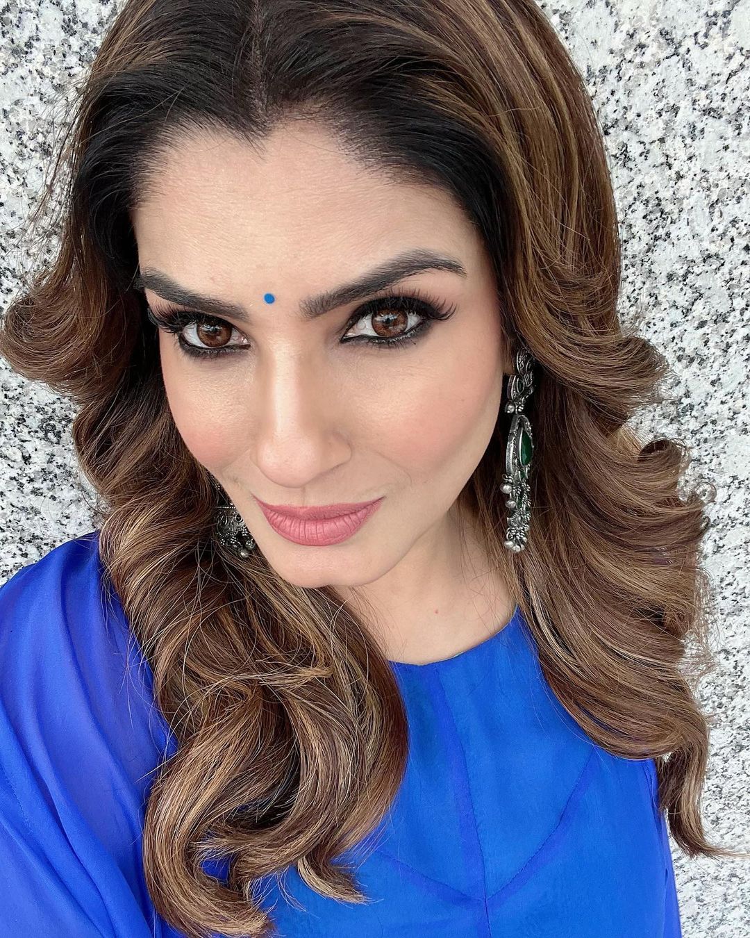 हर अंदाज़ में बेहद ही खूबसूरत लगती हैं रवीना टंडन, यकीन नहीं होता तो देखें उनकी लेटेस्ट तस्वीरें