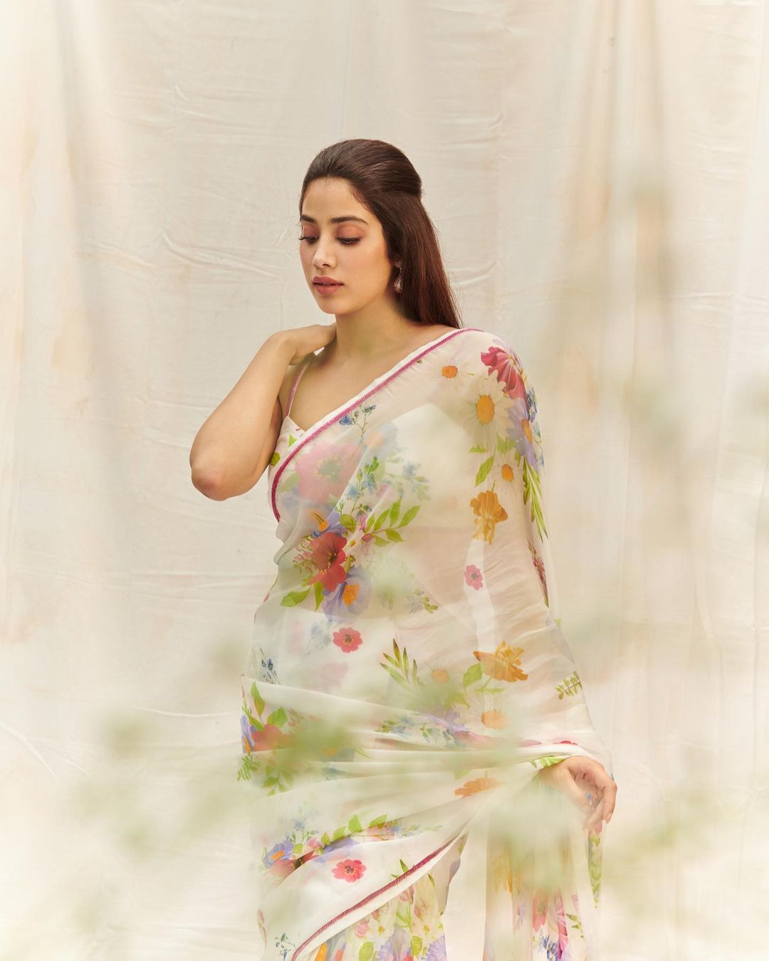 एक्ट्रेस जान्हवी कपूर के नए लुक ने बढ़ाई हजारों धड़कनें