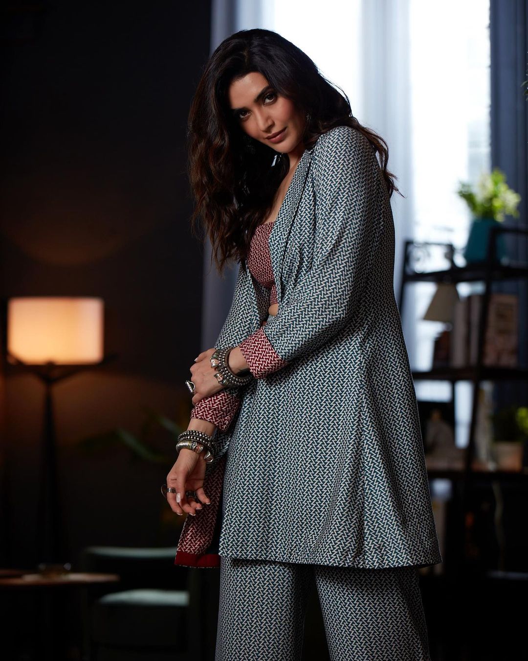 करिश्मा तन्ना का खूबसूरत अंदाज कर देगा आपको दीवाना, तस्वीरें देख फैंस के दिलों की बजी घंटी