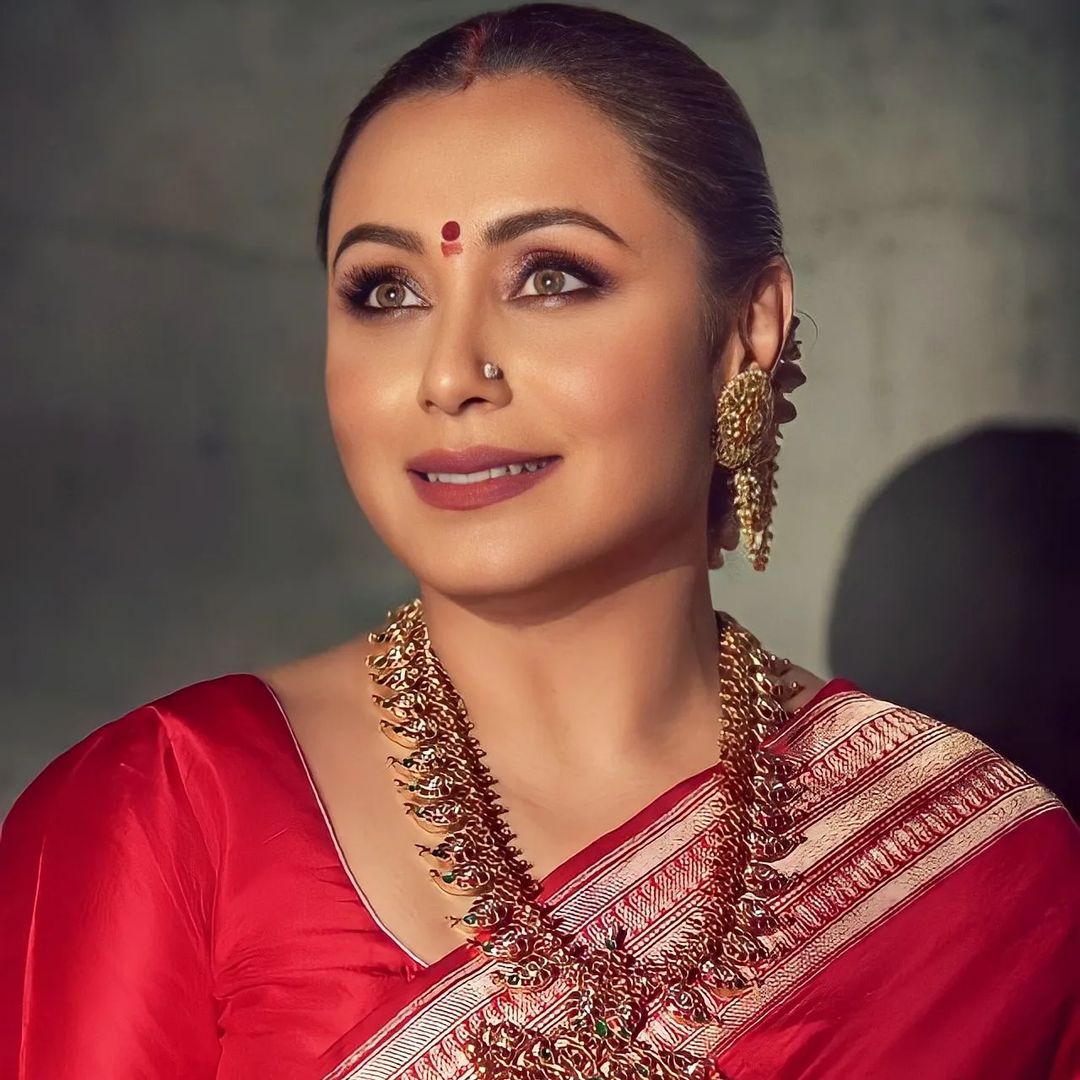 गुलाबी साड़ी, खूबसूरत ज्वेलरी…रानी मुखर्जी के इस लुक ने उड़ाए होश