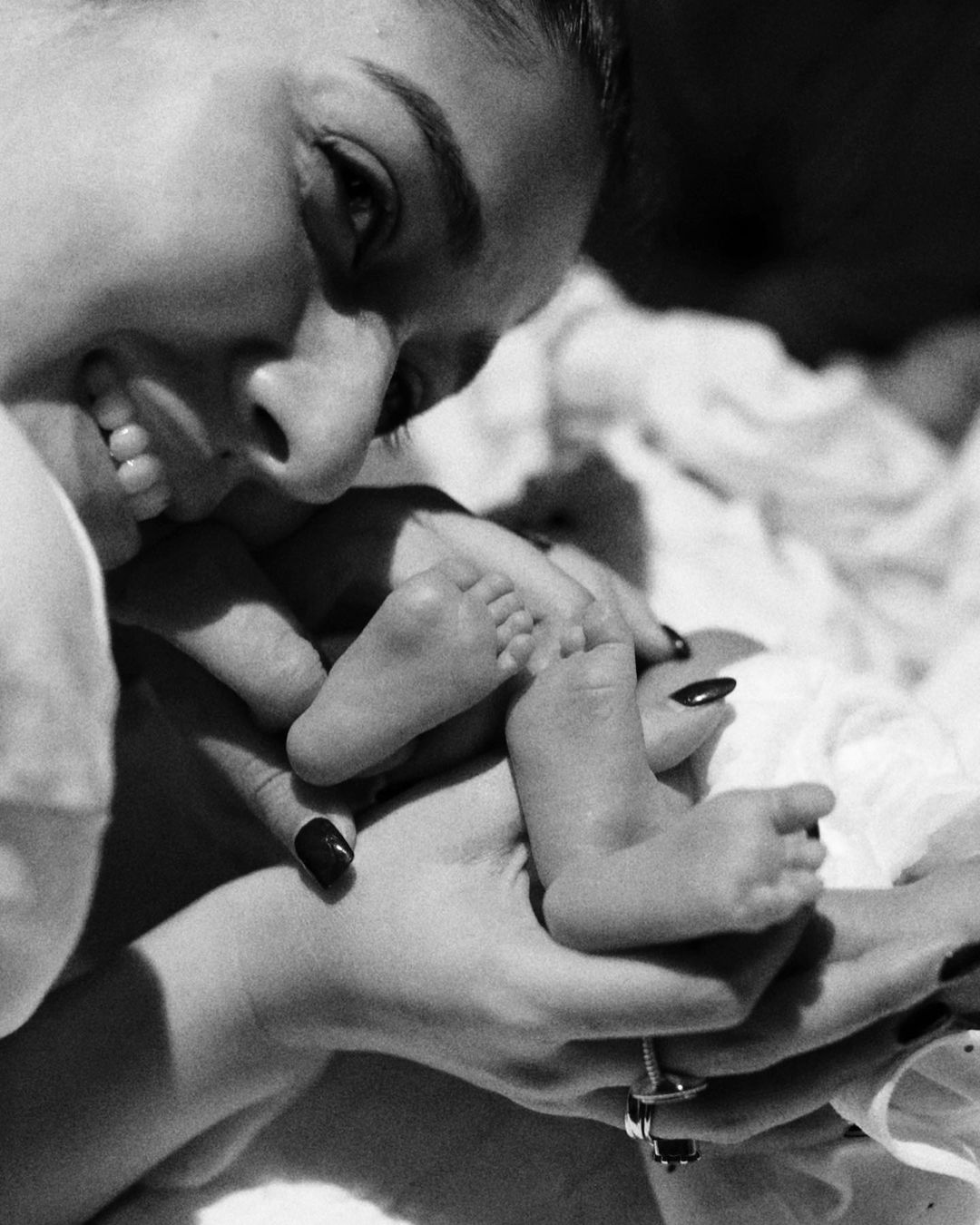 शादी के 4 महीने बाद जुड़वा बच्चों की मां बनी Nayanthara, Vignesh ने तस्वीरें शेयर कर दी खुशखबरी