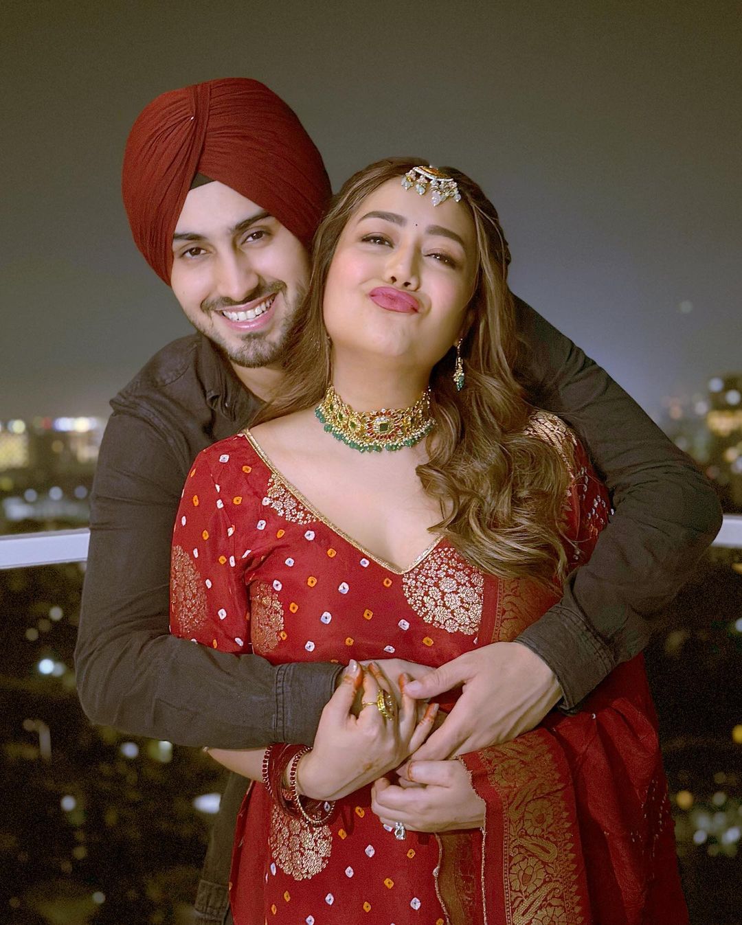 रोहनप्रीत ने ऐसे लुटाया नेहा कक्कड़ पर प्यार, तस्वीरें देख फैंस ने कहा- ‘किसी की नजर न लगे’