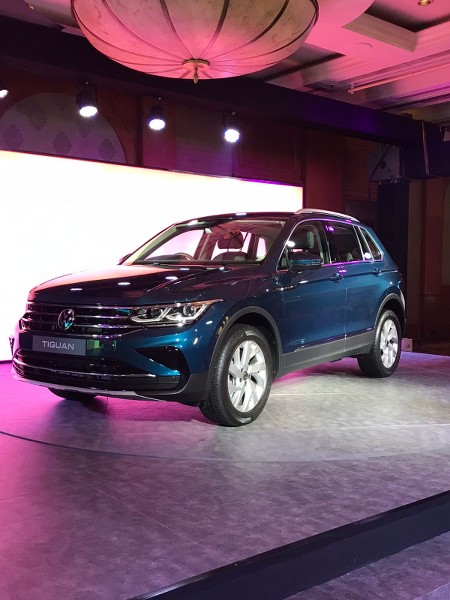 Volkswagen Car Price Hike October: फॉक्सवैगन ने बढ़ाई कीमतें, Taigun, Virtus और Tiguan को खरीदना हुआ 71 हजार तक महंगा