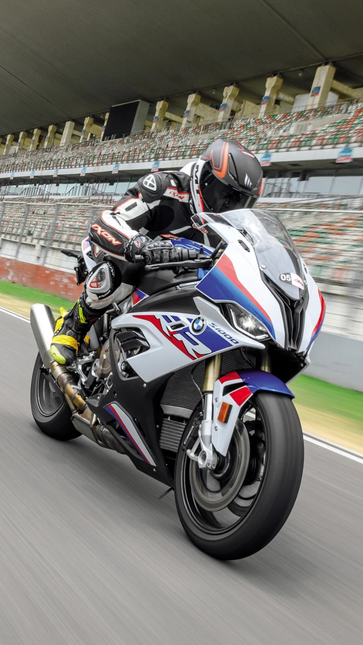 वाह ! पावर में किसी कार से कम नहीं है इस बाइक का इंजन, अगले महीने भारत में हो रही लॉन्च