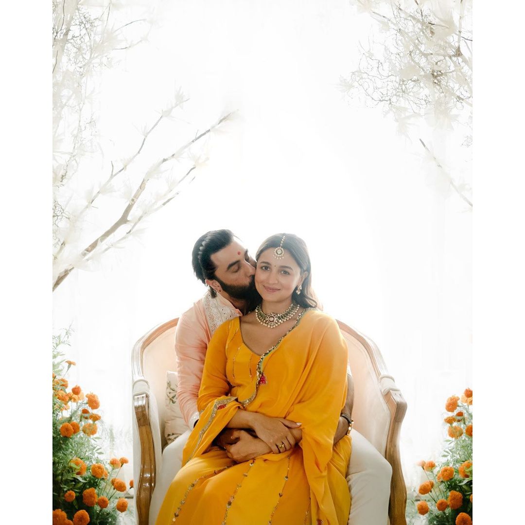 शादी के 7 महीने में ही आलिया भट्ट ने दिया बेटी को जन्म, कपूर खानदान में खुशी की लहर