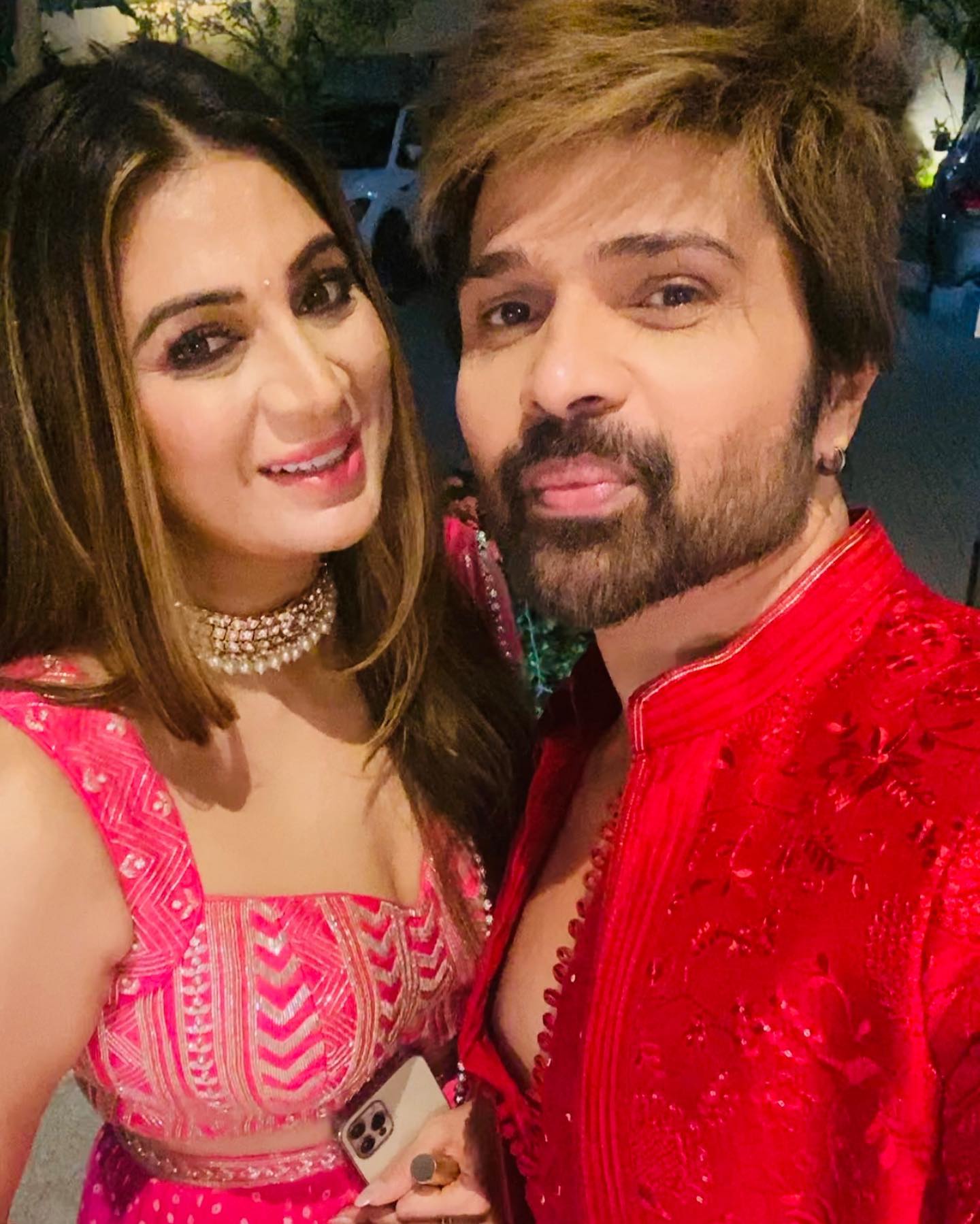 पत्नी के साथ मुंबई के इस आलीशान पेंटहाउस में रहते हैं हिमेश रेशमिया, रूम से किचन तक घर का हर कोना है क्लासी