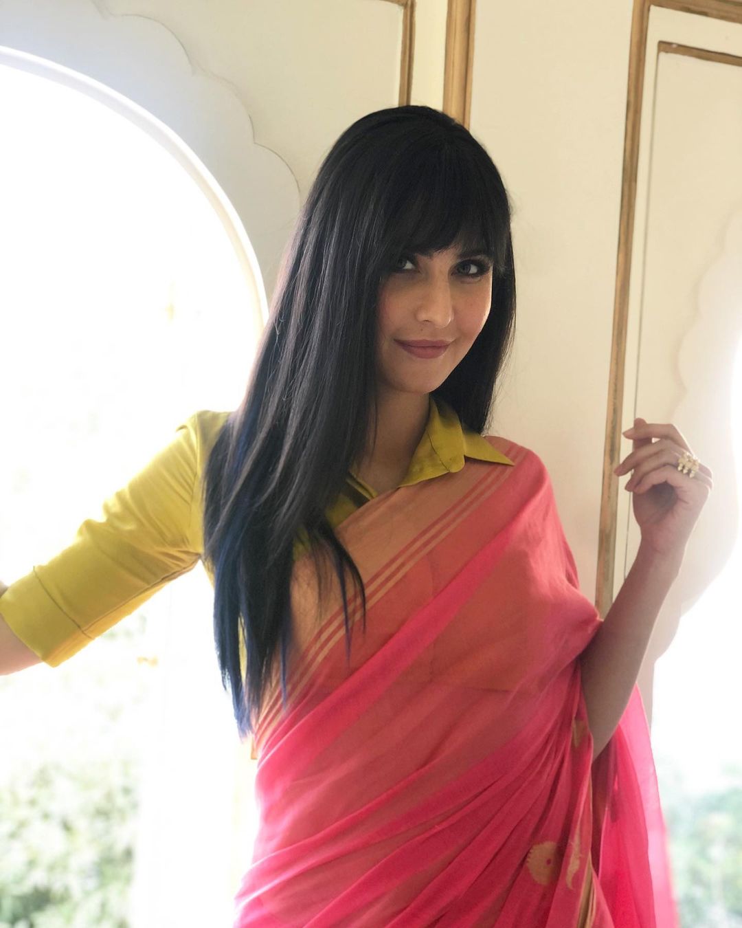 पति Vicky के साथ करोड़ों के लग्जरी फ्लैट में रहती हैं Katrina Kaif, देखिए Sea फेसिंग घर की Inside तस्वीरें