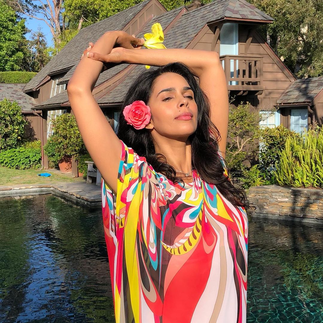 ना बोटोक्स, ना फिलर…बिना मेकअप के भी बेहद हसीन लगीं Mallika Sherawat, कैप्शन ने जीता दिल