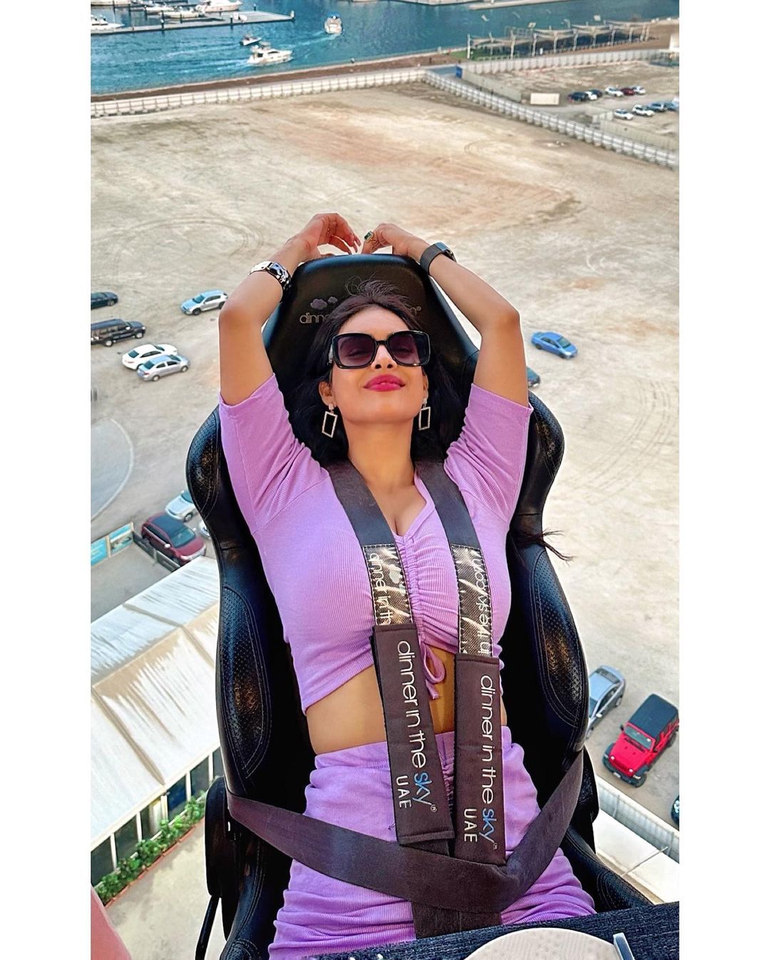 दुबई के ओपन स्काई रेस्टोरेंट में नेहा ने किया डिनर, शेयर की तस्वीरें