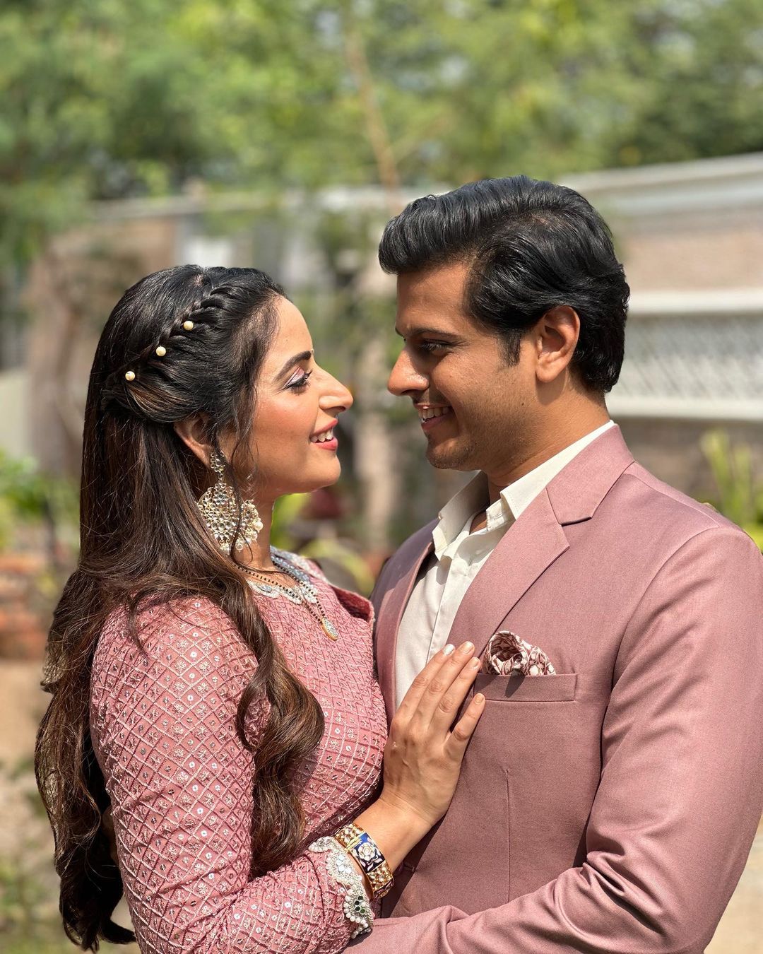 ‘गुम है किसी के प्यार में’ फेम ऐश्वर्या शर्मा ने पति नील भट्ट को बताया ‘बदमाश’, रोमांटिक तस्वीरें भी की शेयर