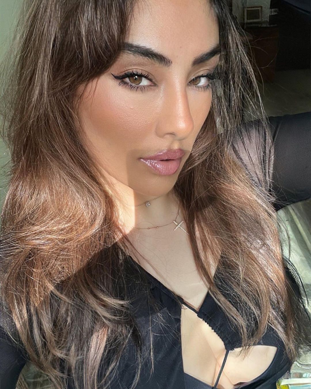 हनी सिंह की गर्लफ्रेंड टीना थडानी रियल लाइफ में हैं बेहद ग्लैमरस, देखें तस्वीरें