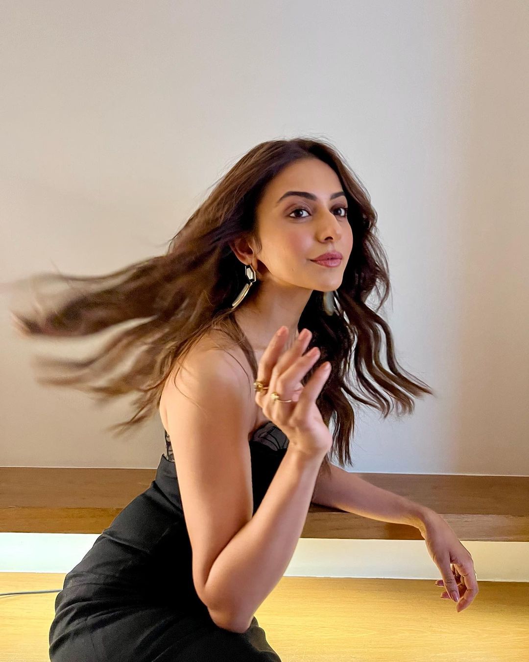 ब्लैक बॉडीकॉन ड्रेस में Rakul Preet Singh ने ढाया कहर, स्लिम फिगर देख दिल हार बैठे फैंस