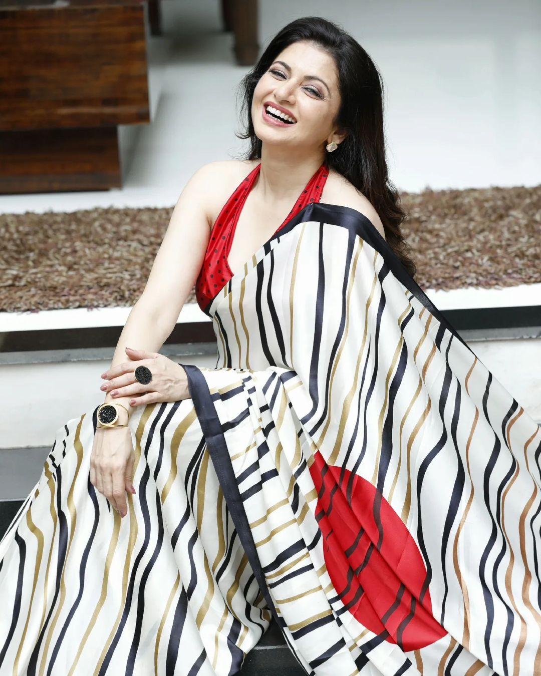 53 की उम्र में भी मलाइका-शिल्पा की फिटनेस को टक्कर देती हैं प्रभास की ऑनस्क्रीन ‘मां’, जीती हैं बिंदास जिंदगी