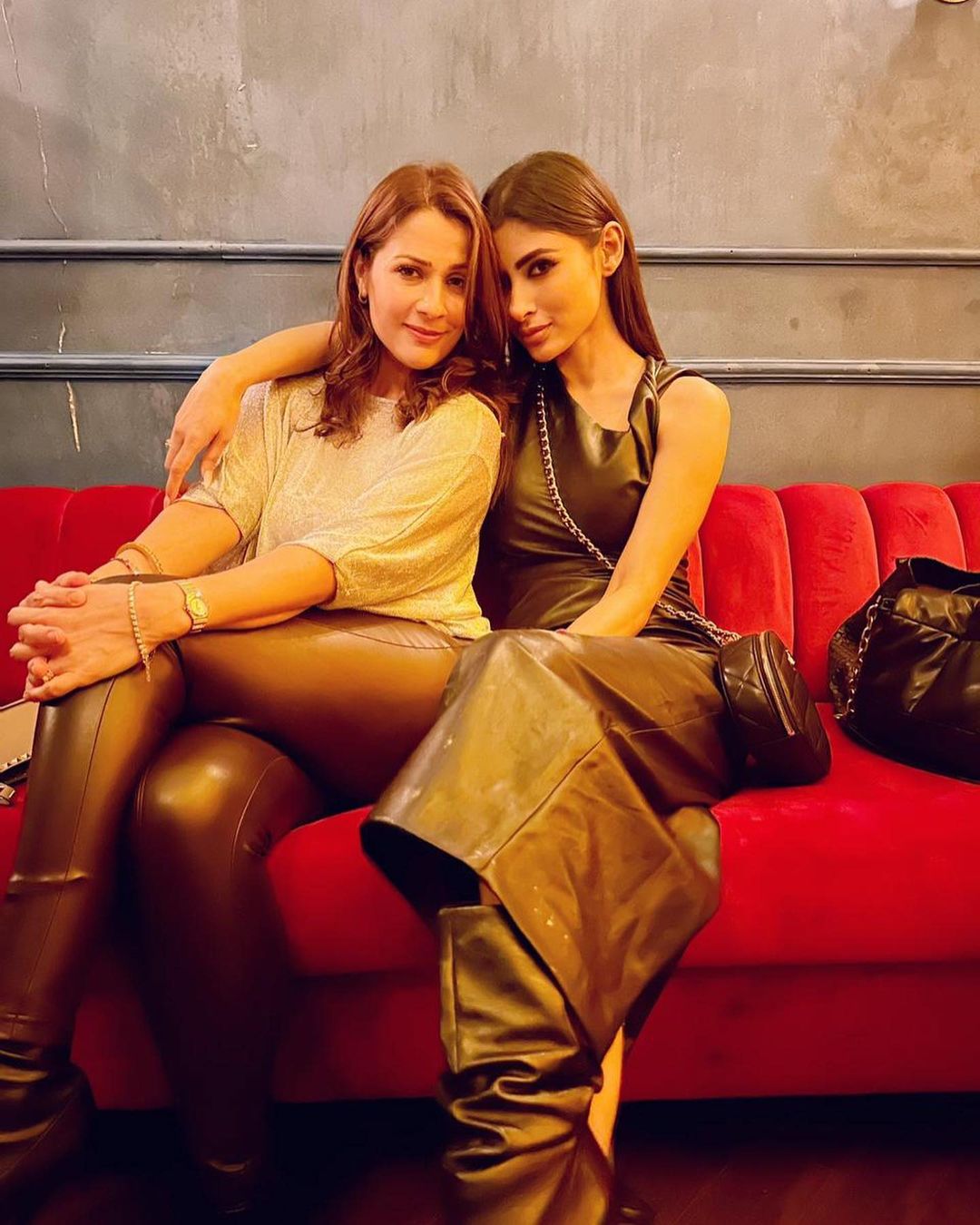 बेहद खूबसूरत है टीवी की ‘नागिन’ का आशियाना, मुंबई में मौनी रॉय के घर के अंदर की तस्वीरें देखिए