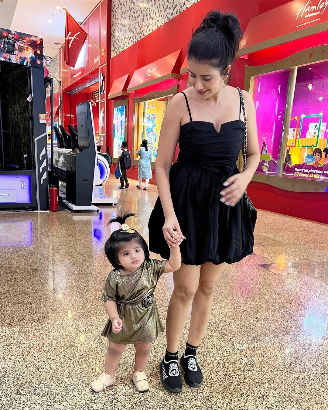 पति से तलाक लेना चाहती हैं चारु असोपा, फिर बेटी को लेकर क्यों पहुंचीं राजीव के घर?