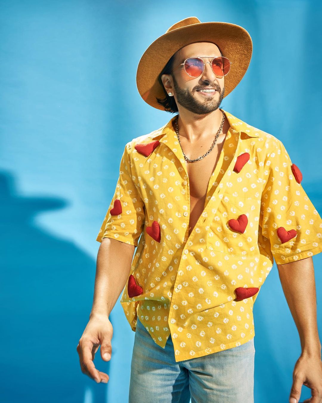 Ranveer Singh Look: रणवीर सिंह की तरह आपको भी चाहिए डैशिंग लुक, तो एक्टर के इन लुक्स से लें इंस्पिरेशन