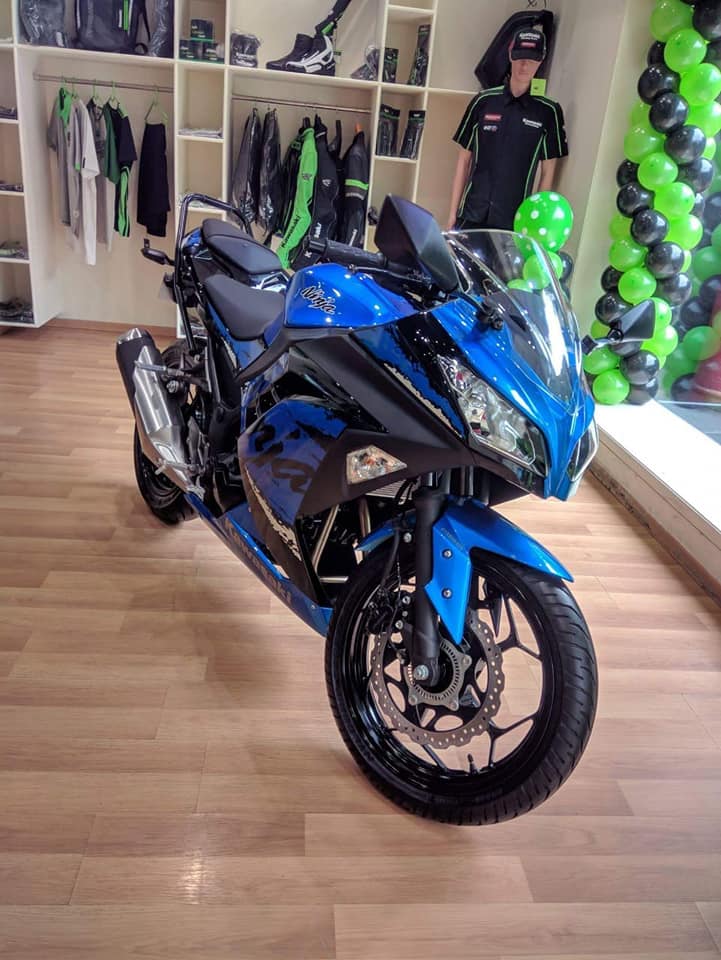 Kawasaki Ninja 300 : इस जबरदस्त बाइक पर मिल रहा है बंपर डिस्काउंट! होगी पूरे 10,000 रुपये तक की बचत