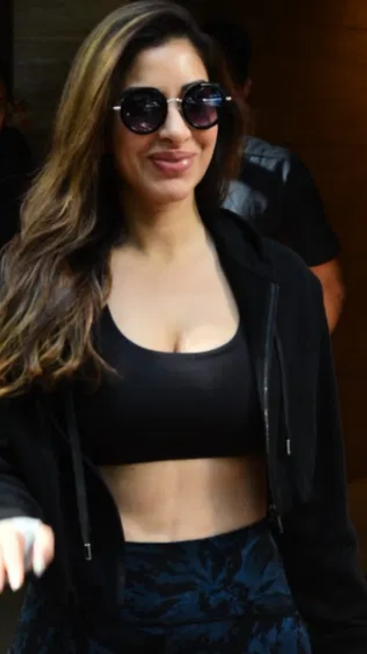 सोफी चौधरी की फिटनेस देख रह जाएंगे दंग, 40 की उम्र में फ्लॉन्ट किया फिगर