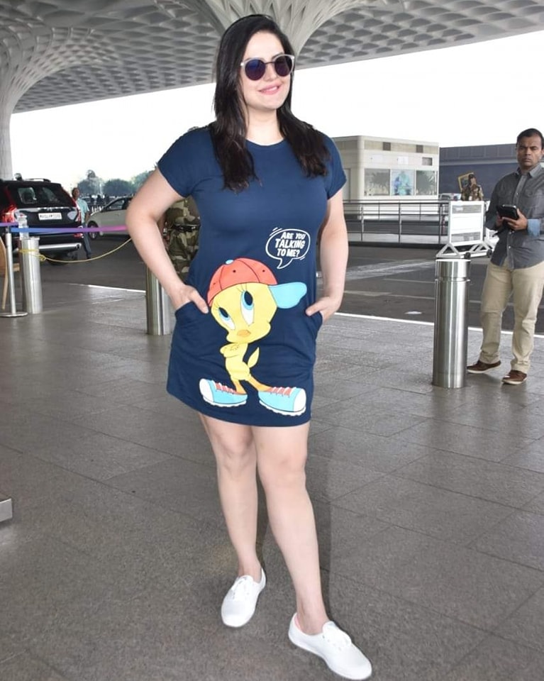Zareen Khan की नई तस्वीरों को देख फैंस हुए हैरान, फैट शेमिंग कर ट्रोल्स ने भी दिए रिएक्शन