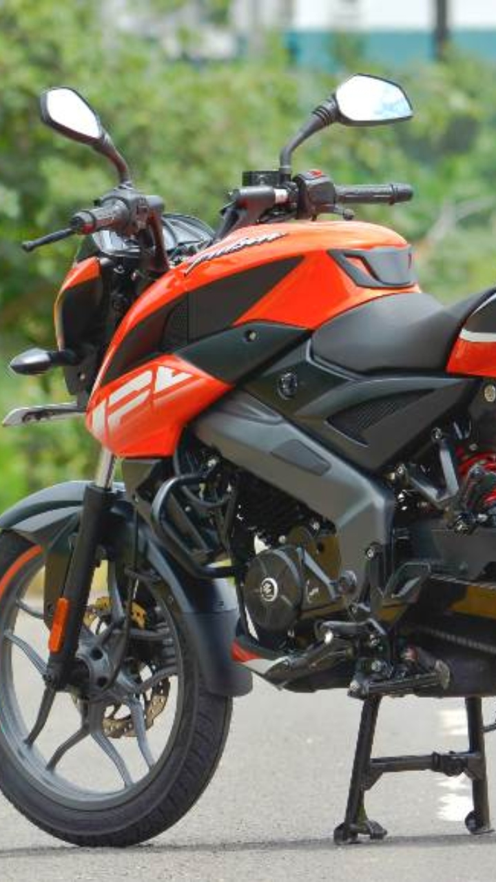Royal Enfield से ज्यादा Bajaj Pulsar में मिलते है बेहतरीन फीचर्स, खरीदें सिर्फ 8 हजार में