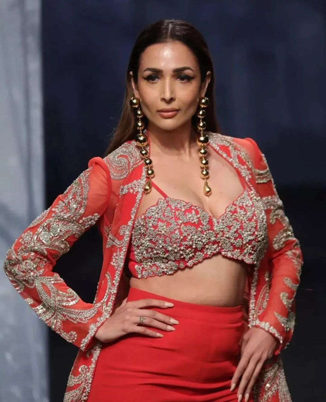 Malaika Arora ने लैक्मे फैशन वीक में किया रैंप वॉक, ट्रोल्स बोले- ‘ये आंटी फिर आ गईं’