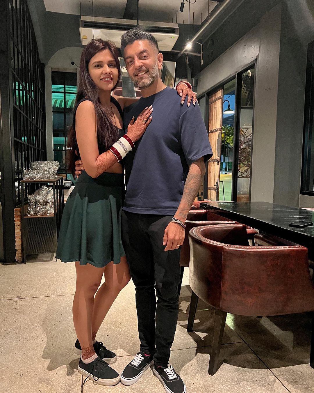 हनीमून पर पति निखिल पटेल संग डिनर डेट एंजॉय करती दिखीं Dalljiet Kaur